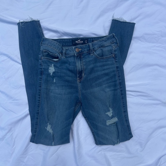 Hollister Women's Distressed Denim Skinny Jeans - Picture 1 of 3